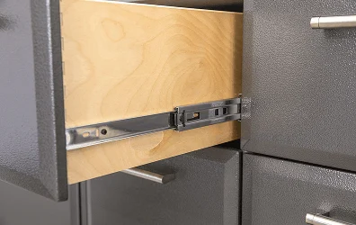 Full-extension drawers detail